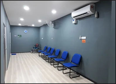 Comfortable waiting area at Klinik Mesra